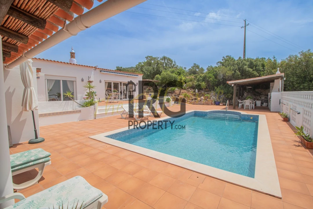 Moradia T4 para Venda em Santa Barbara de Nexe Foto 27