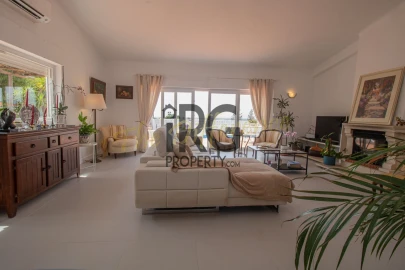 Moradia T4 para Venda em Santa Barbara de Nexe