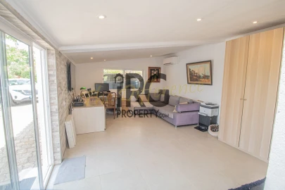 Moradia T4 para Venda em Santa Barbara de Nexe