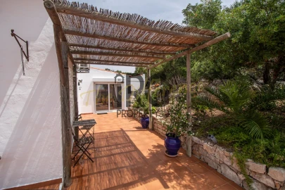 Moradia T4 para Venda em Santa Barbara de Nexe