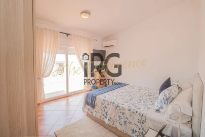 Moradia T4 para Venda em Santa Barbara de Nexe