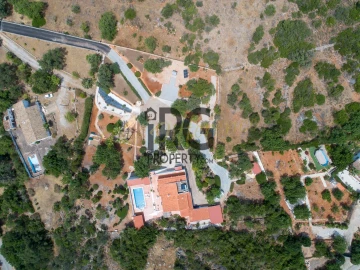 Moradia T4 para Venda em Santa Barbara de Nexe