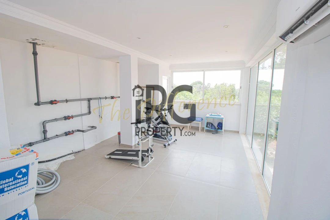 Moradia T4 para Venda em Santa Barbara de Nexe Foto 23