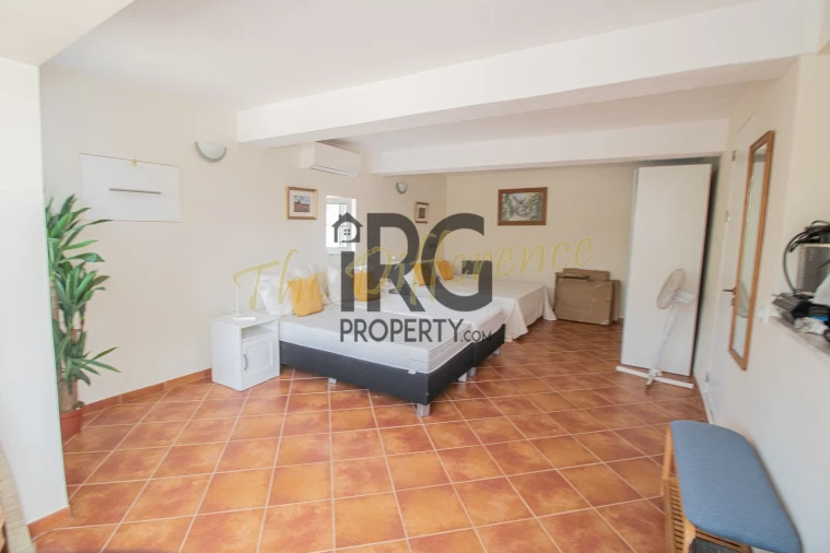 Moradia T4 para Venda em Santa Barbara de Nexe Foto 18