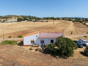Moradia T1 para Venda em Odiaxere