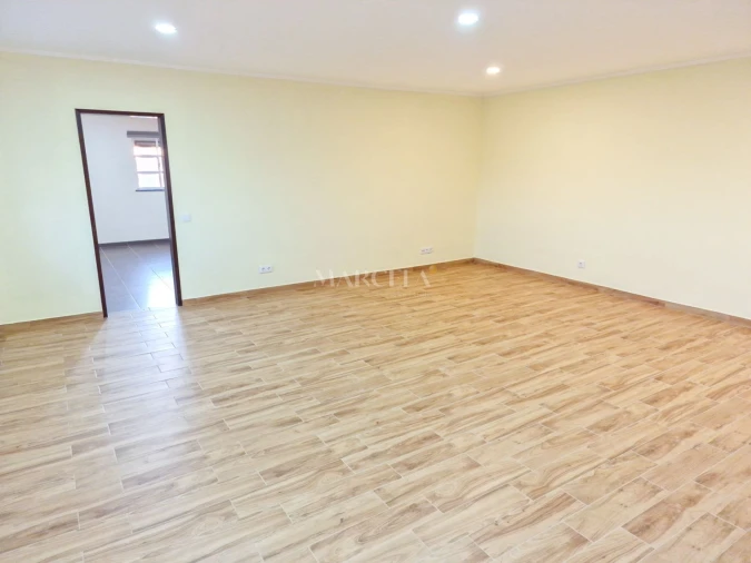 Moradia T1 para Venda em Odiaxere Foto 7