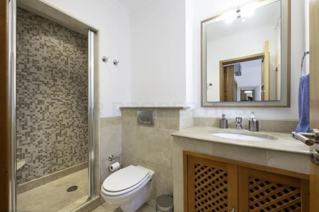 Apartamento T2 para Venda em Quarteira Foto 17