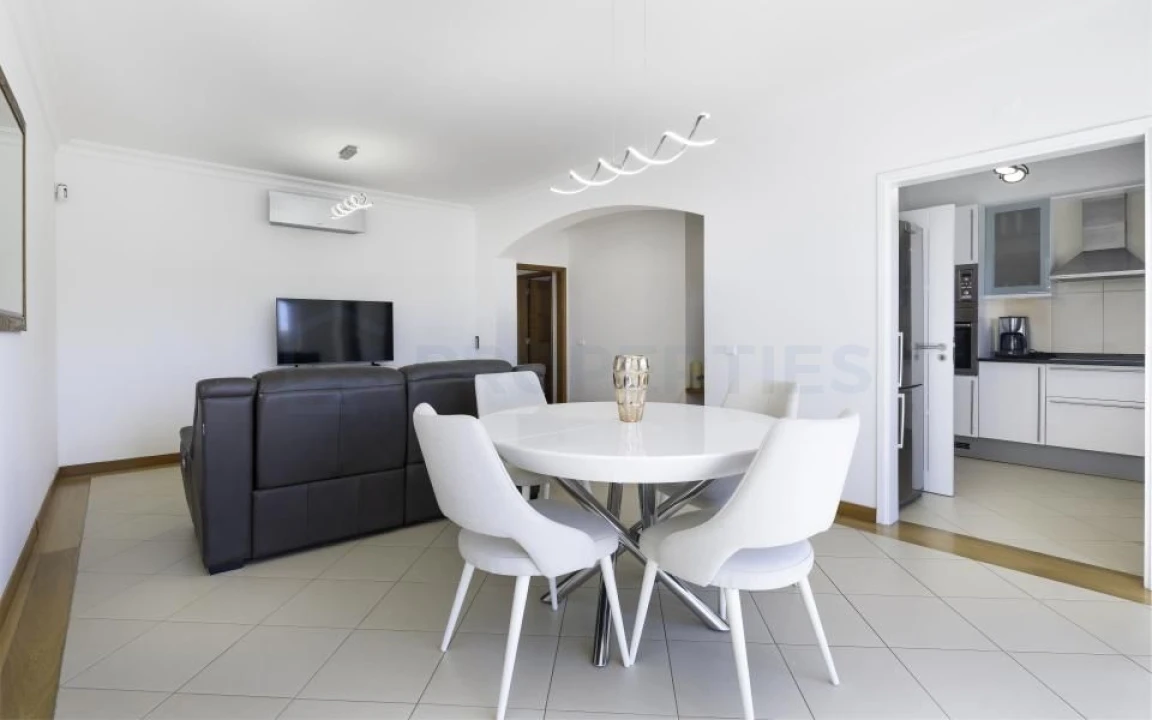 Apartamento T2 para Venda em Quarteira Foto 8