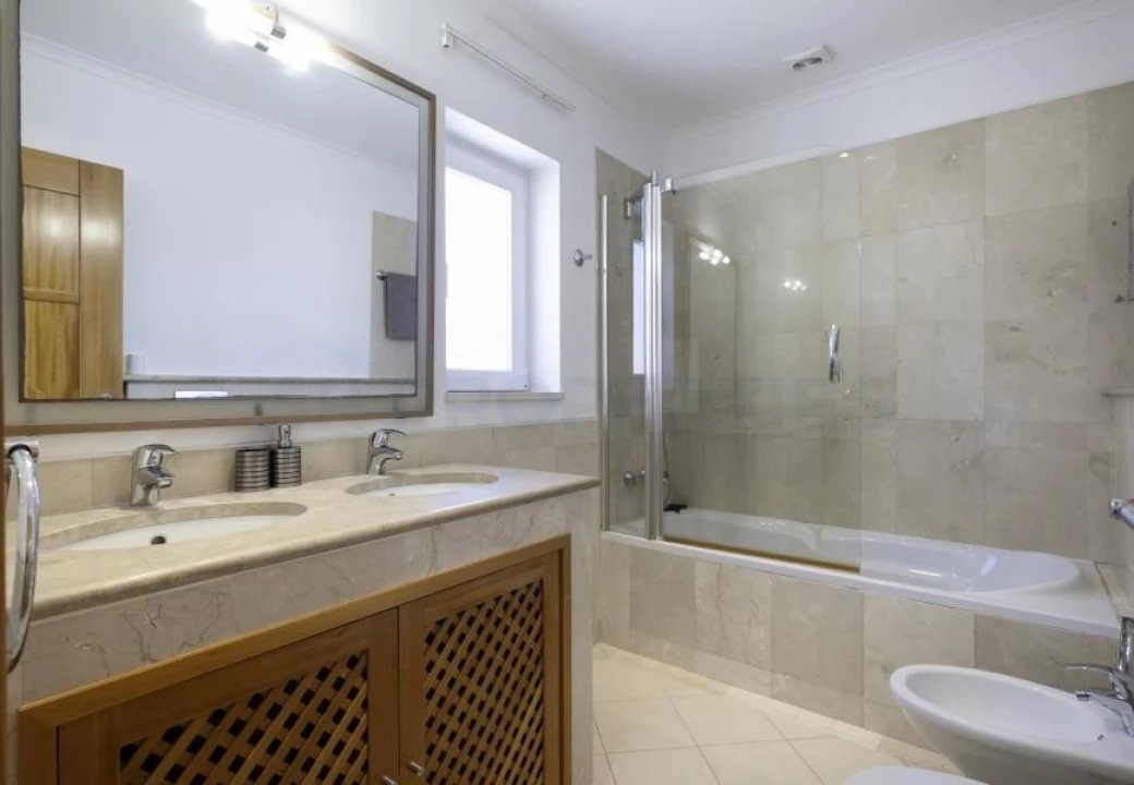 Apartamento T2 para Venda em Quarteira Foto 13
