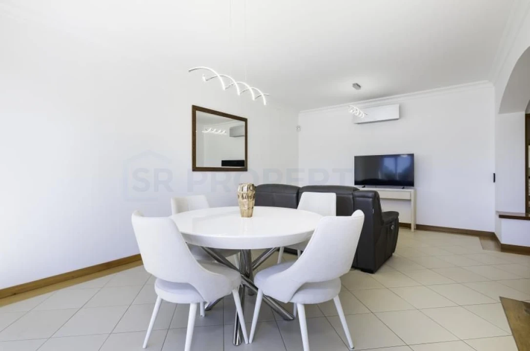 Apartamento T2 para Venda em Quarteira Foto 4
