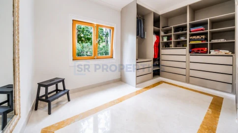 Moradia T5 para Venda em Quarteira