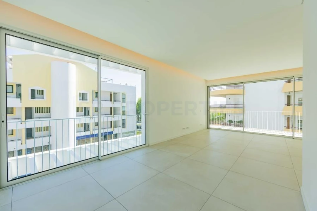 Apartamento T3 para Venda em Quarteira Foto 8