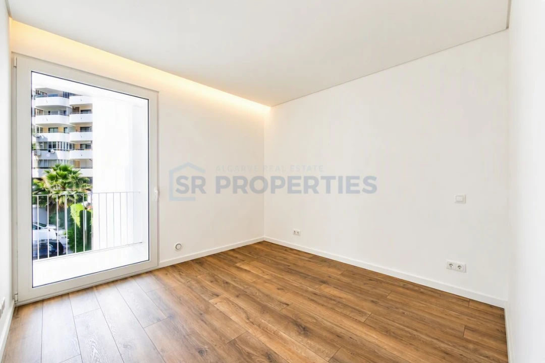 Apartamento T3 para Venda em Quarteira Foto 32