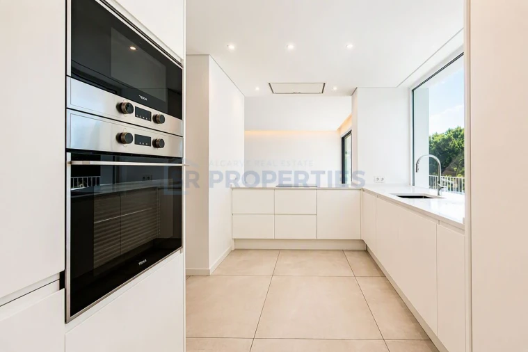 Apartamento T3 para Venda em Quarteira Foto 5