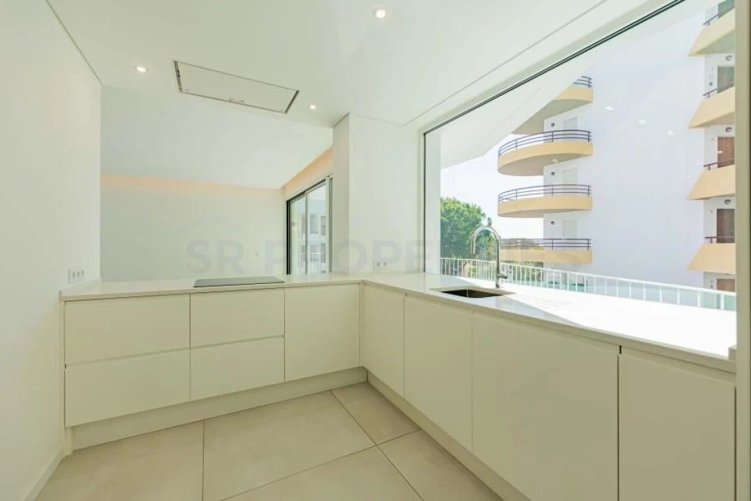 Apartamento T3 para Venda em Quarteira Foto 12