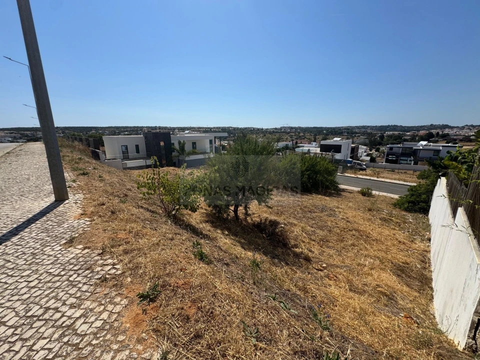 Terreno para Venda em Lagos (São Sebastião e Santa Maria) Foto 1