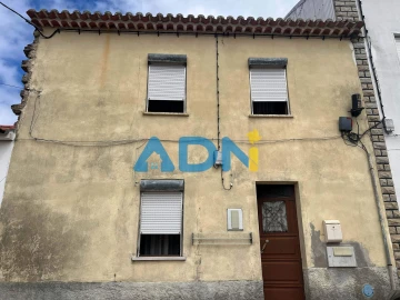 Moradia T2 para Venda em Cebolais de Cima e Retaxo