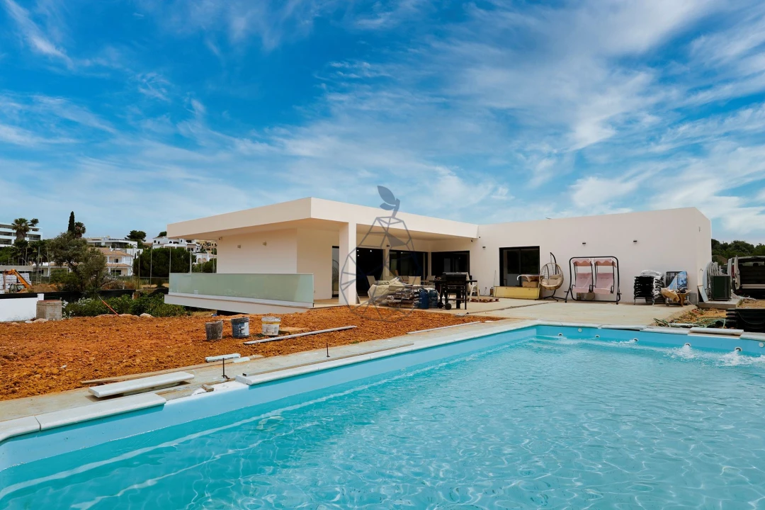 Moradia T5 para Venda em Alvor Foto 3