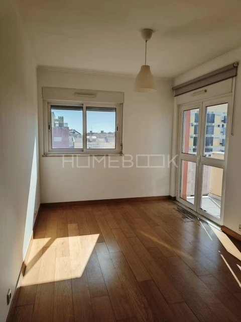 Apartamento T3 para Arrendamento em Penha de França