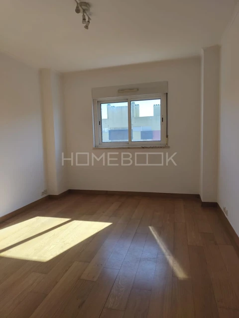 Apartamento T3 para Arrendamento em Penha de França