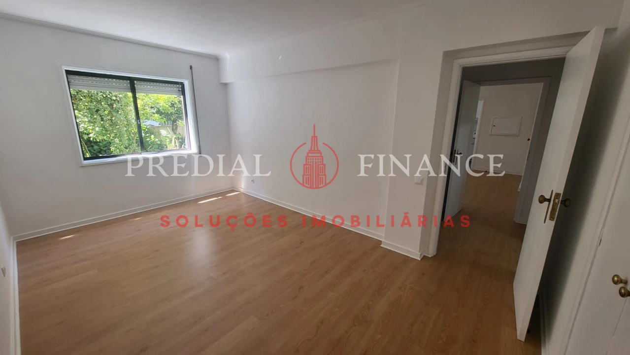 Apartamento T1 para Venda em Ramalde Foto 11