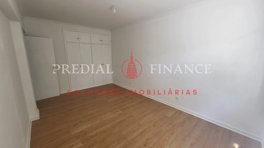 Apartamento T1 para Venda em Ramalde Foto 13