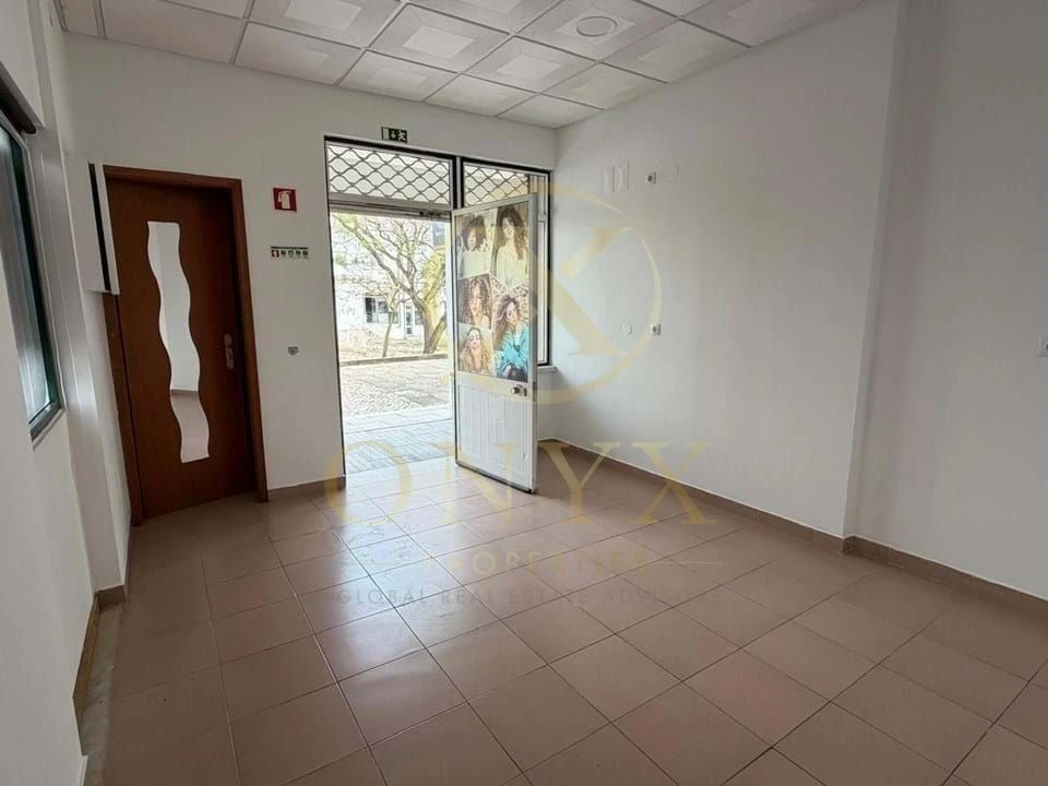 Negócio para Venda em São Domingos de Rana Foto 12