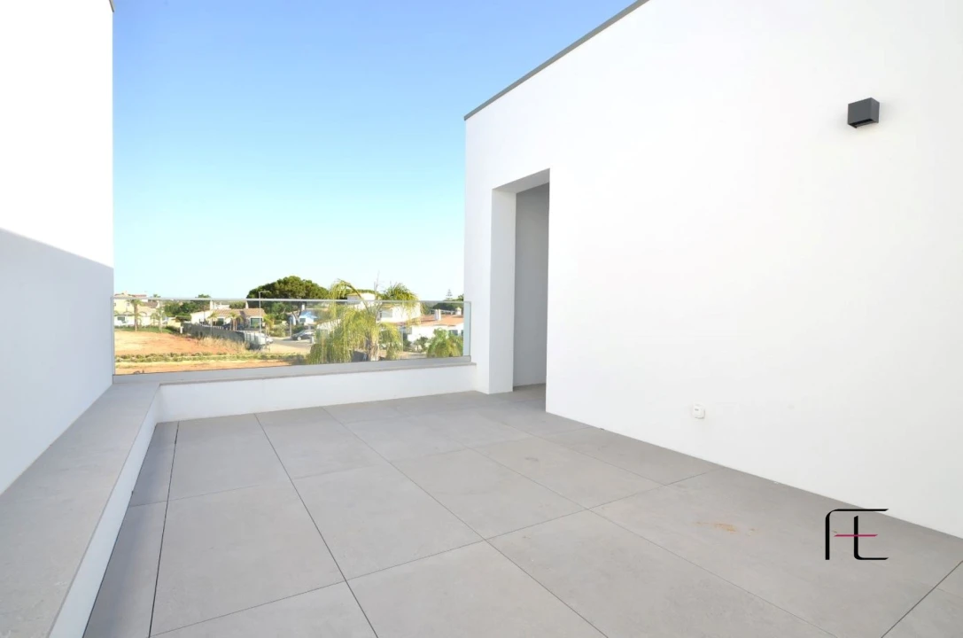 Moradia T3 para Venda em Quarteira Foto 33