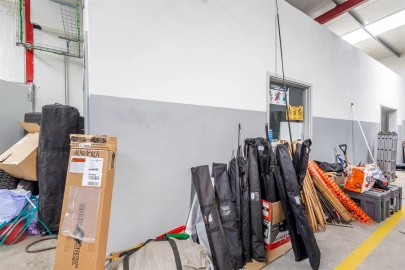 Armazém para Venda em Raiva, Pedorido e Paraíso