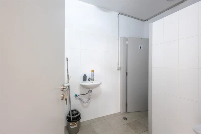 Armazém para Venda em Raiva, Pedorido e Paraíso