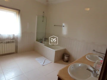 Moradia T5 para Venda em Abragão