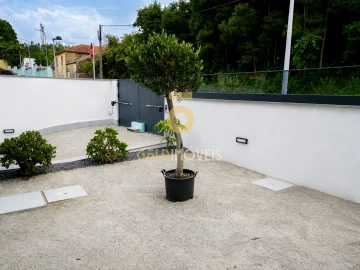 Moradia T4 para Venda em Santa Maria da Feira, Travanca, Sanfins e Espargo