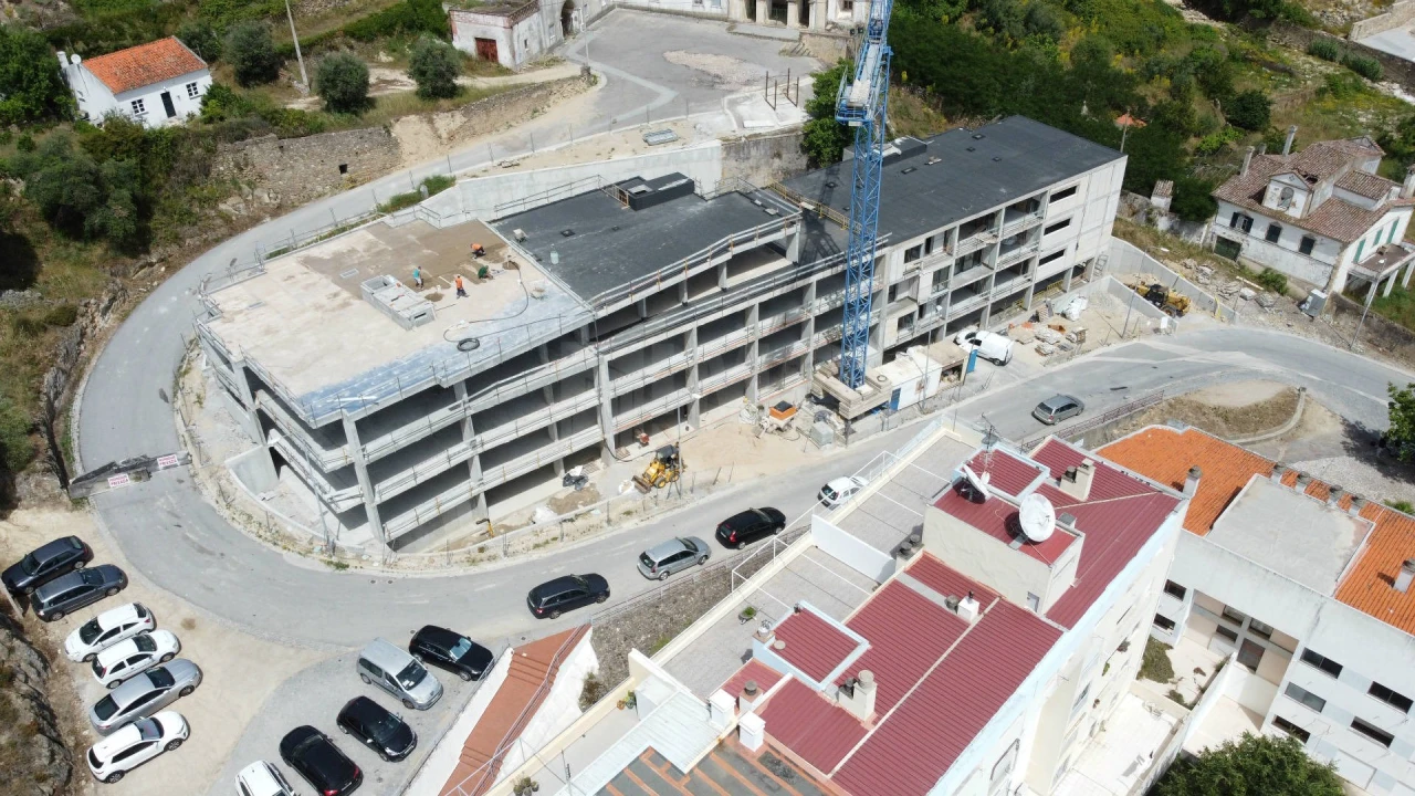 Apartamento T3 para Venda em Sé e São Lourenço Foto 4