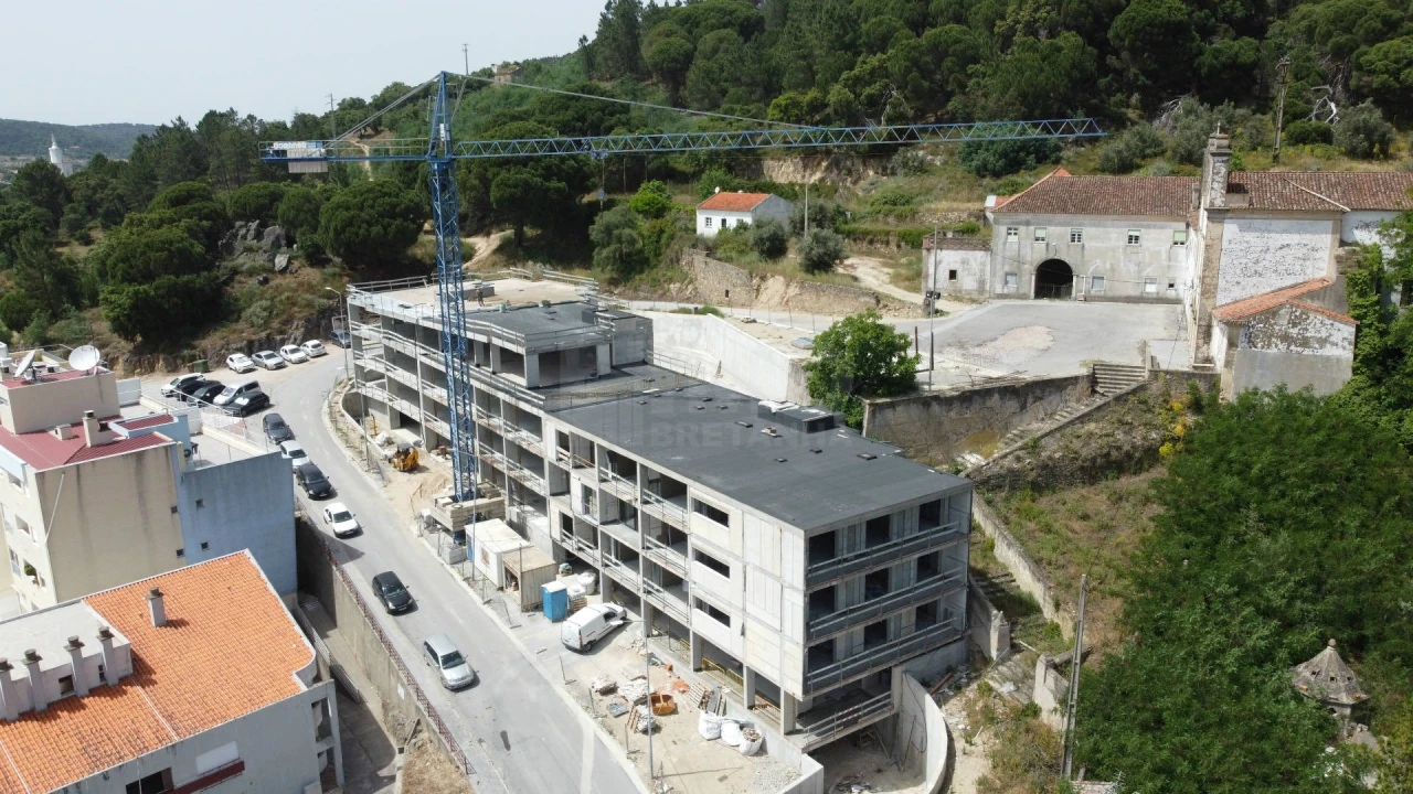Apartamento T4 para Venda em Sé e São Lourenço Foto 2