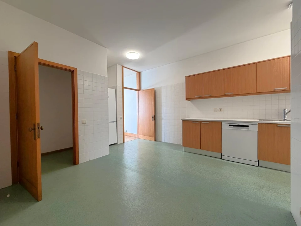 Apartamento T4 para Arrendamento em Aldoar, Foz do Douro e Nevogilde Foto 13