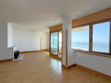 Apartamento T4 para Arrendamento em Aldoar, Foz do Douro e Nevogilde