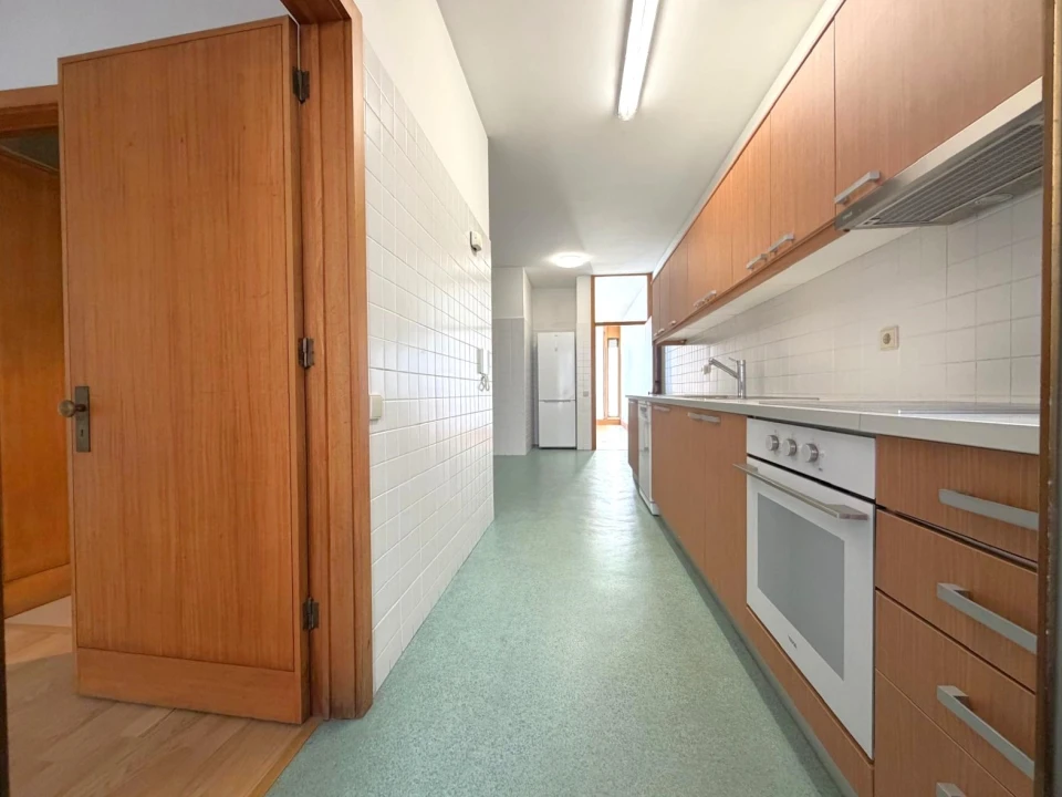 Apartamento T4 para Arrendamento em Aldoar, Foz do Douro e Nevogilde Foto 14