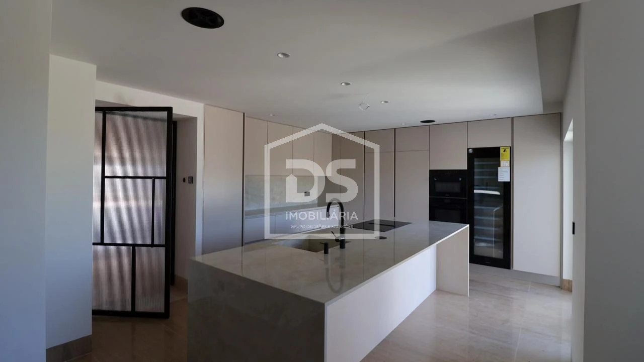 Apartamento T4 para Venda em Carcavelos e Parede Foto 29