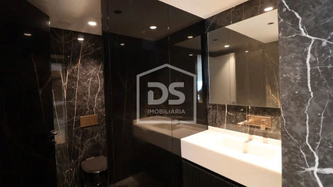 Apartamento T4 para Venda em Carcavelos e Parede