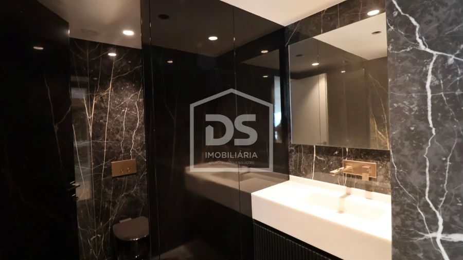 Apartamento T4 para Venda em Carcavelos e Parede Foto 20