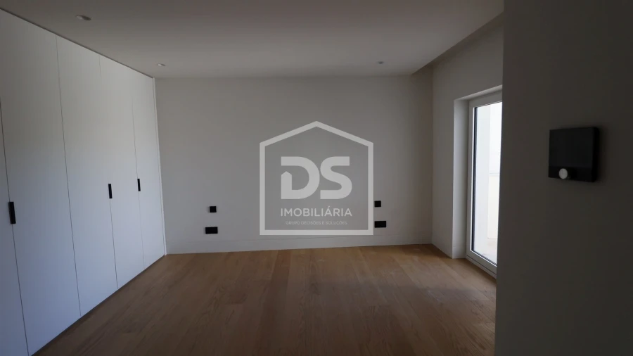 Apartamento T4 para Venda em Carcavelos e Parede Foto 19