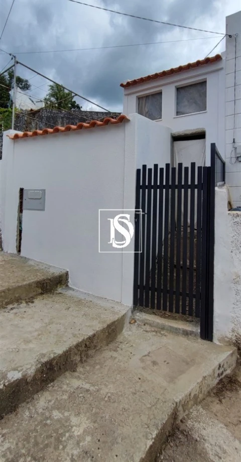 Moradia T1 para Venda em Santo Quintino