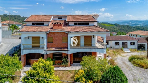 Moradia T5 para Venda em Banho e Carvalhosa