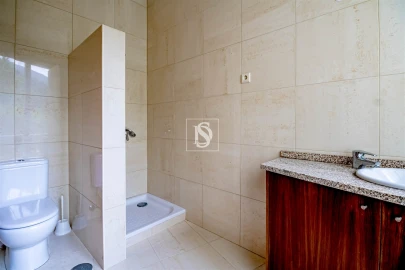 Moradia T5 para Venda em Ancede e Ribadouro