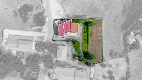 Moradia T5 para Venda em Teixeira e Teixeiró