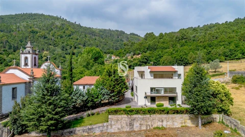 Moradia T5 para Venda em Ancede e Ribadouro