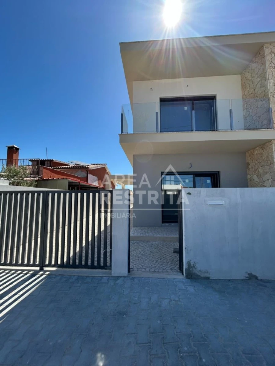 Moradia T3 para Venda em Fernao Ferro Foto 2