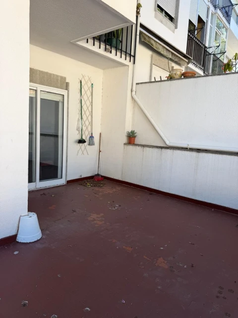Apartamento T4 para Venda em Carcavelos e Parede