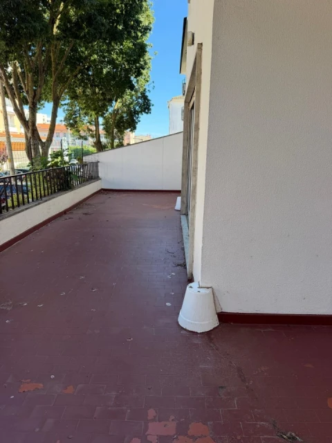 Apartamento T4 para Venda em Carcavelos e Parede