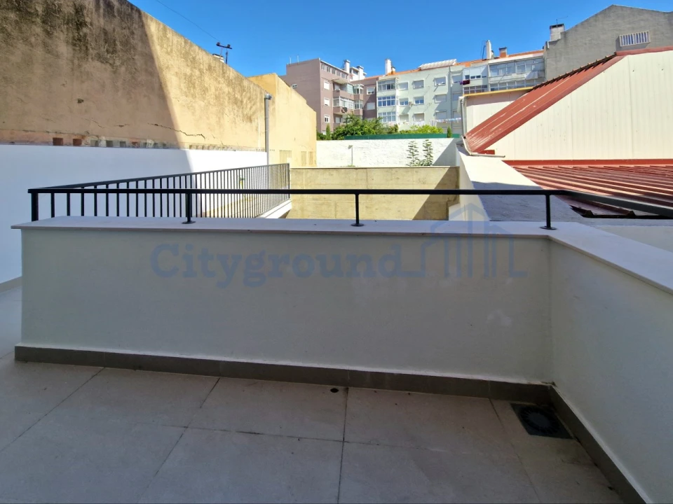 Apartamento T2 para Arrendamento em Penha de França Foto 4